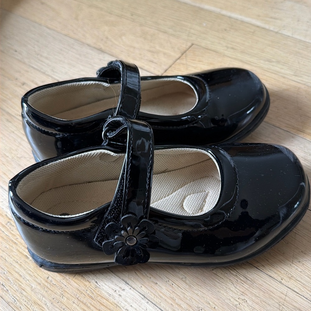 ASY Strider patent leather girls dress shoes, size 11